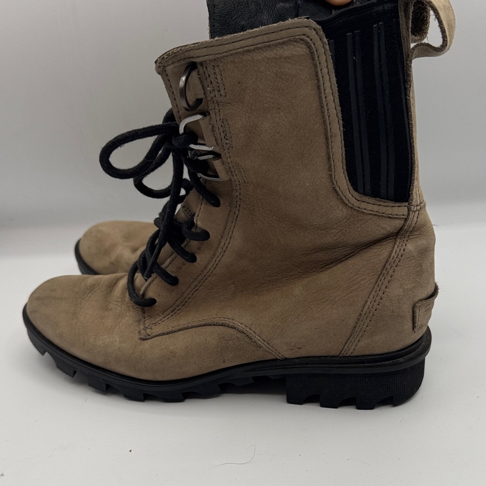 Sorel Women's Lace-Up Boots in Taupe and Black size 8.5 brown used